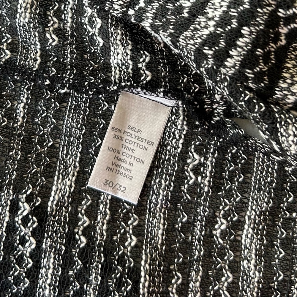 NWT!Avenue Monochrome Fringe Cardigan
Size 30/32 or 4X - Picture 7 of 7